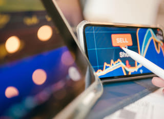 Több piacot is figyelő befektető vizsgálja a Bitcoin, Ethereum, valamint devizaopciós lehetőségeket